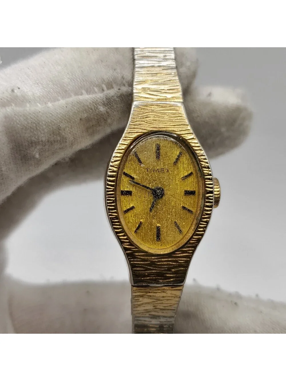 Vintage Timex Mechanical Womens Watch  Gold Tone 17mm For Parts Or Repair